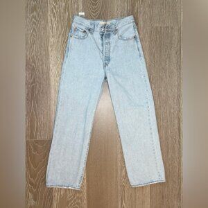 Levi’s Light Wash Straight Leg Jeans – W26 L27